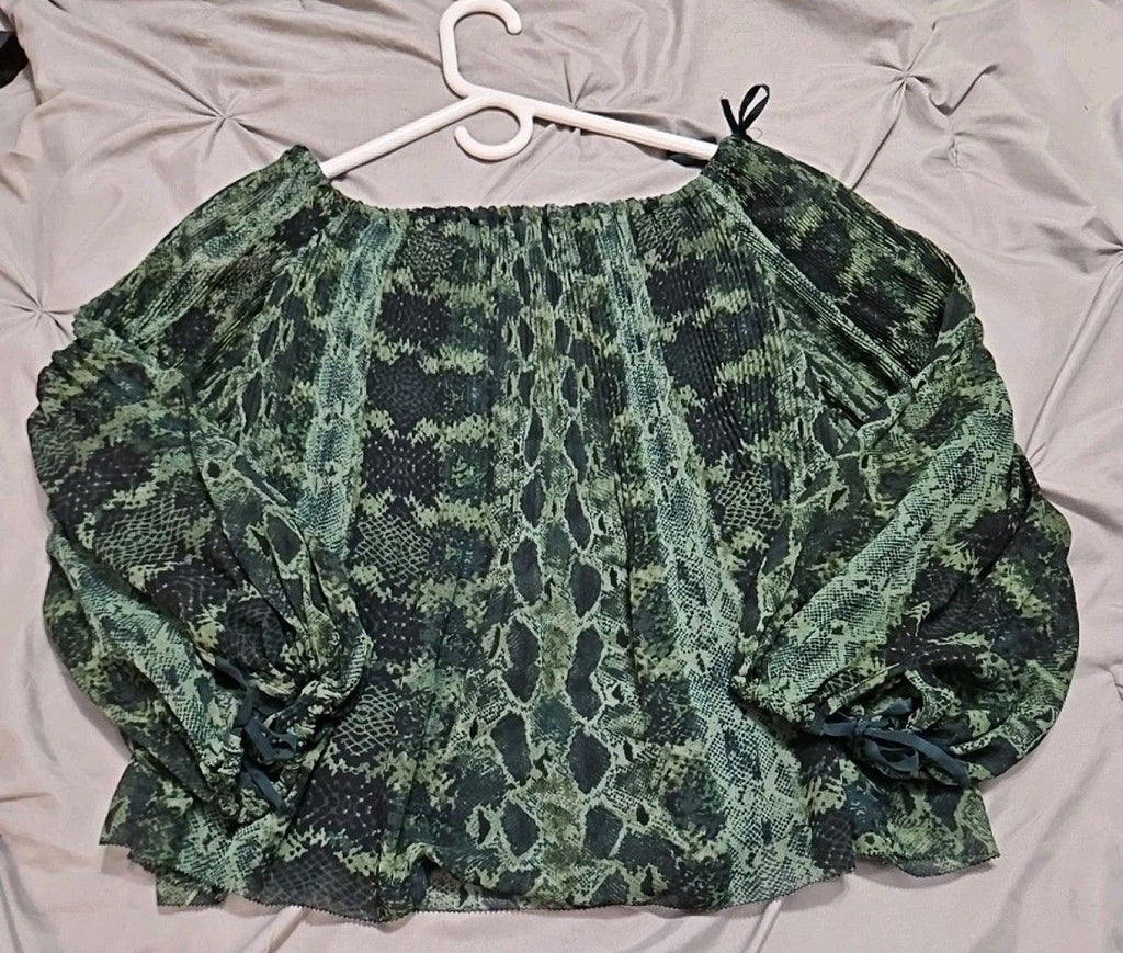 Wilfred Aritzia Talence Blouse Green & Black Python Snake Print Pleated size S
