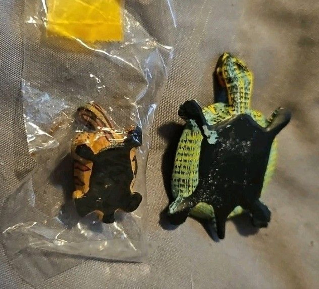 Small Sculptured Resin Turtles, Set Of 2, Red And Green, New