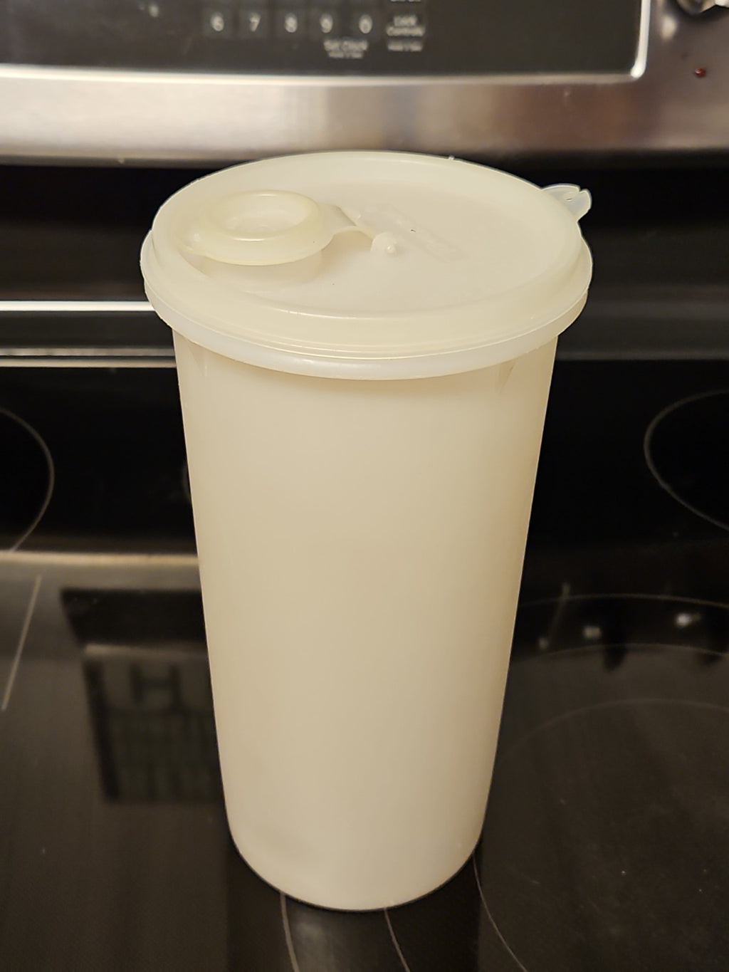 Vintage Tupperware 261 Sheer Handolier Pitcher Sheer Flip Top Seal 563