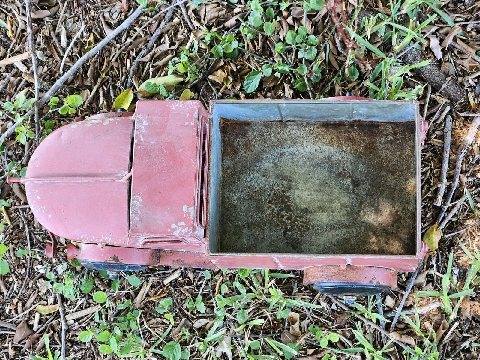 Little Red Farm Truck Rustic Country Chic Metal Garden Planter Pot 15" x 8"