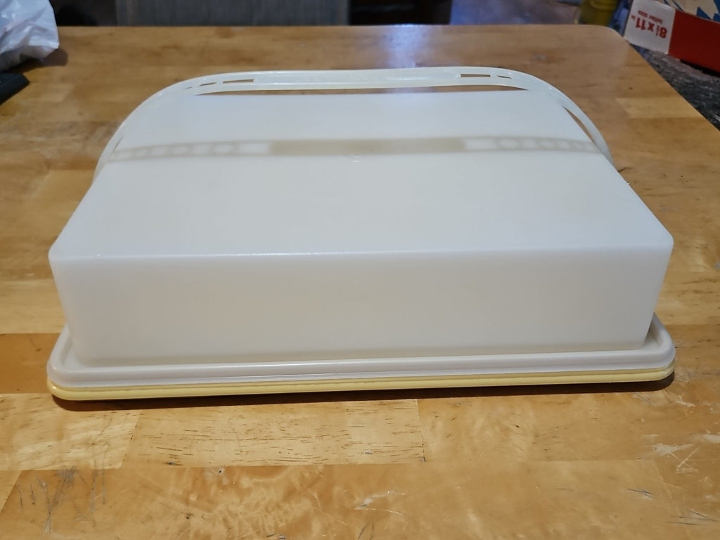 Vintage Tupperware Fresh-N-Fancy 9x13 Cake /Cupcake Carrier #622 w/ Lid & Handle