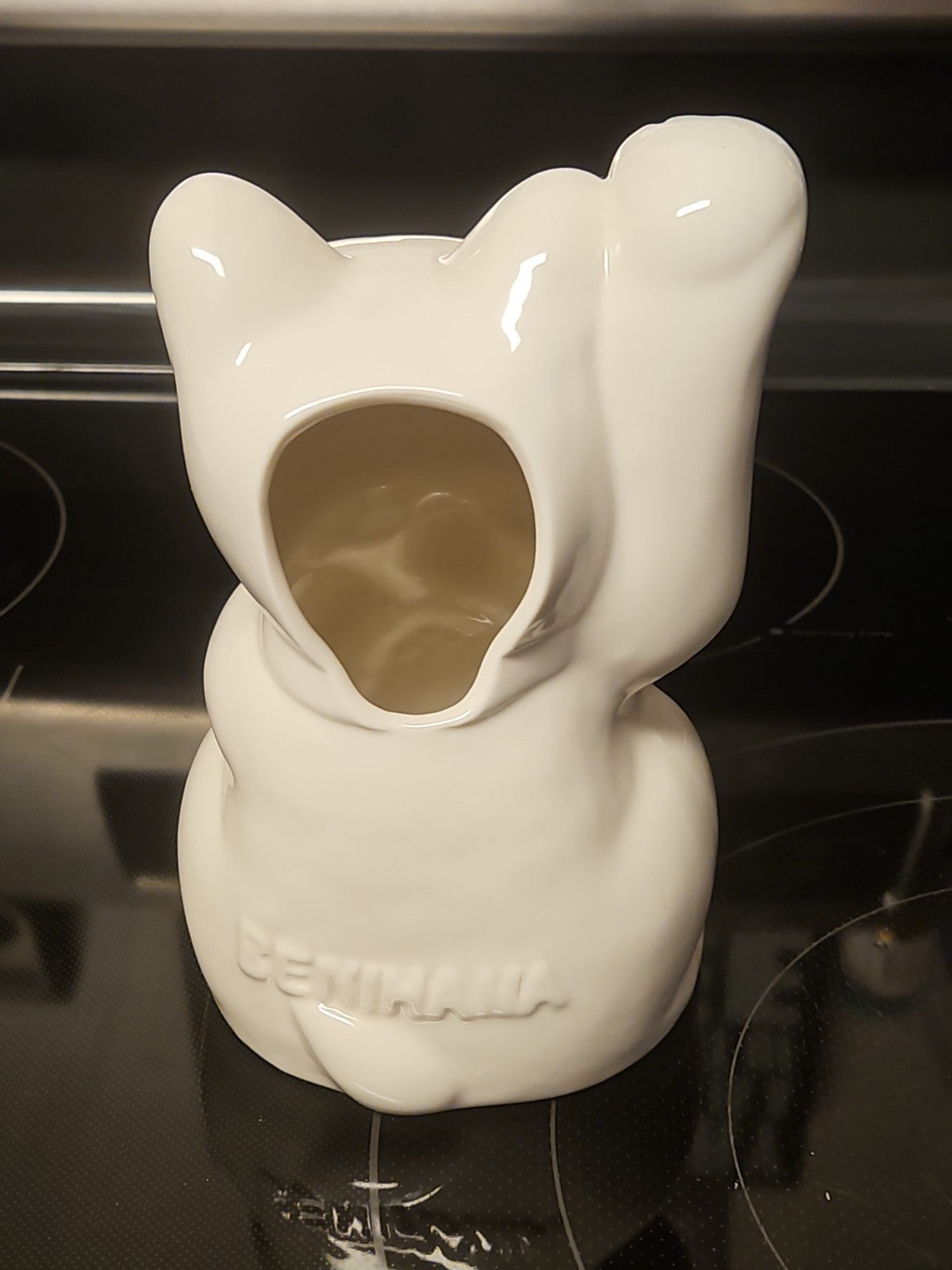 Vintage Benihana Maneki Neko Tiki Lucky Cat White Mug Lucky Waving Cat Figurine