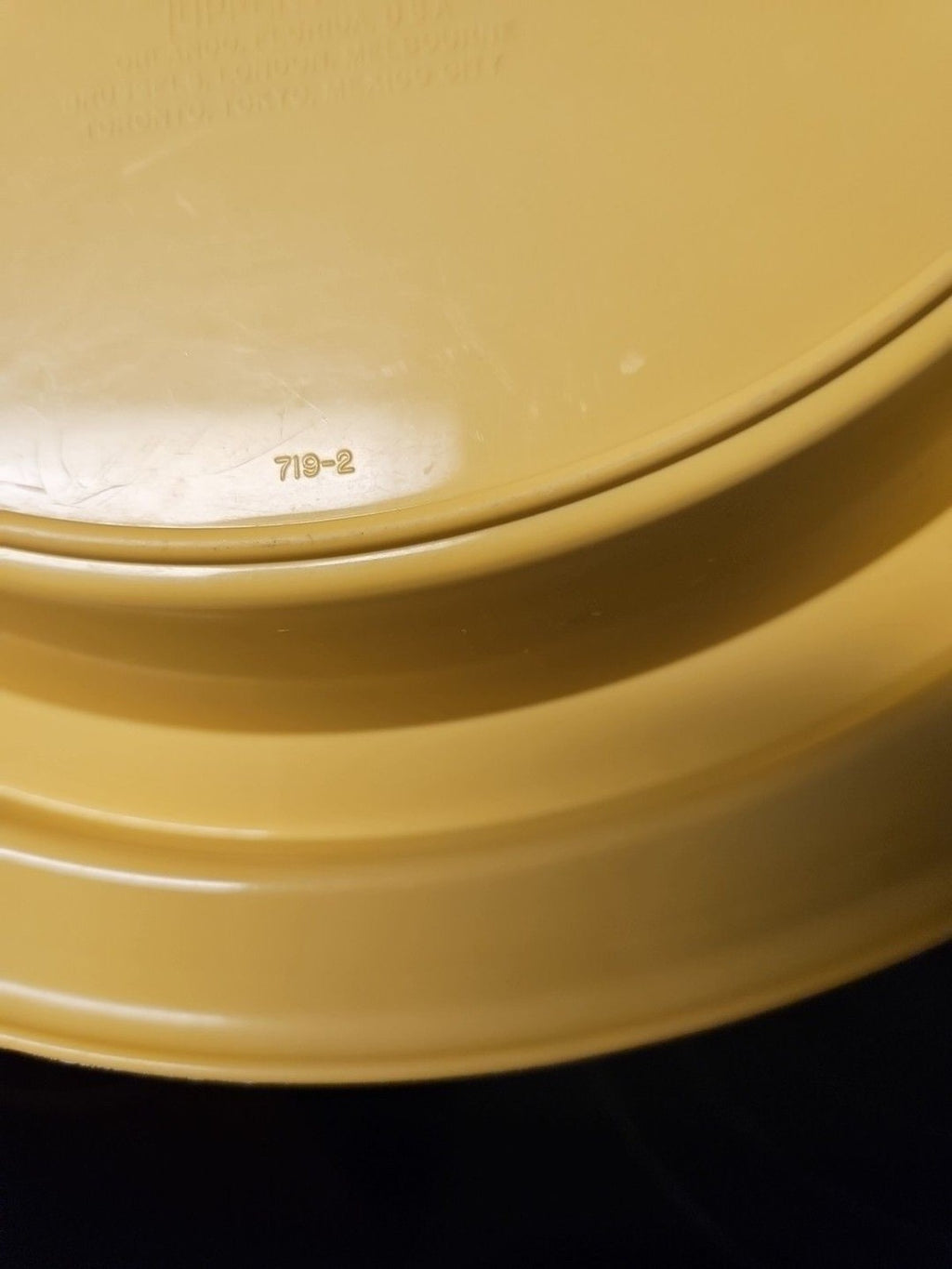 Tupperware Cake Pie Keeper Carrier Harvest Gold Bottom 719-2 Base Only