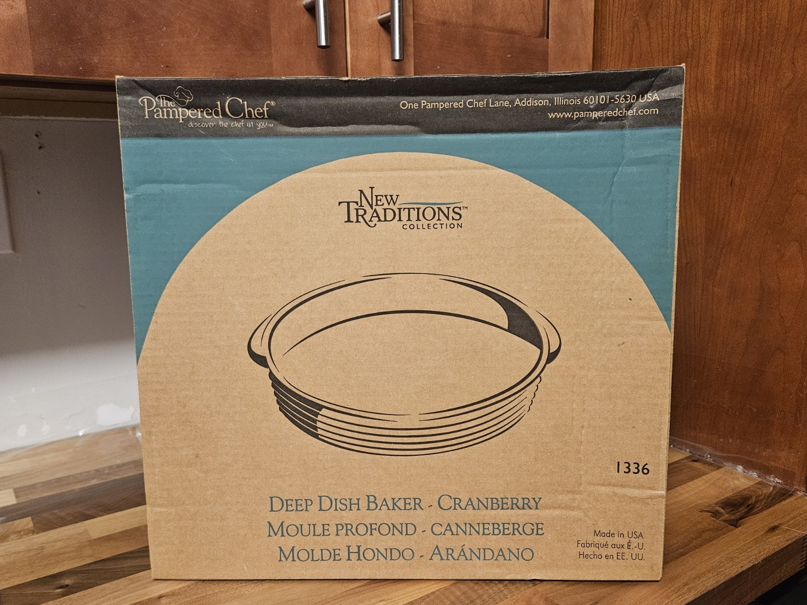 New In Box Pampered Chef New Traditions Deep Dish Baker Cranberry #1336 11"