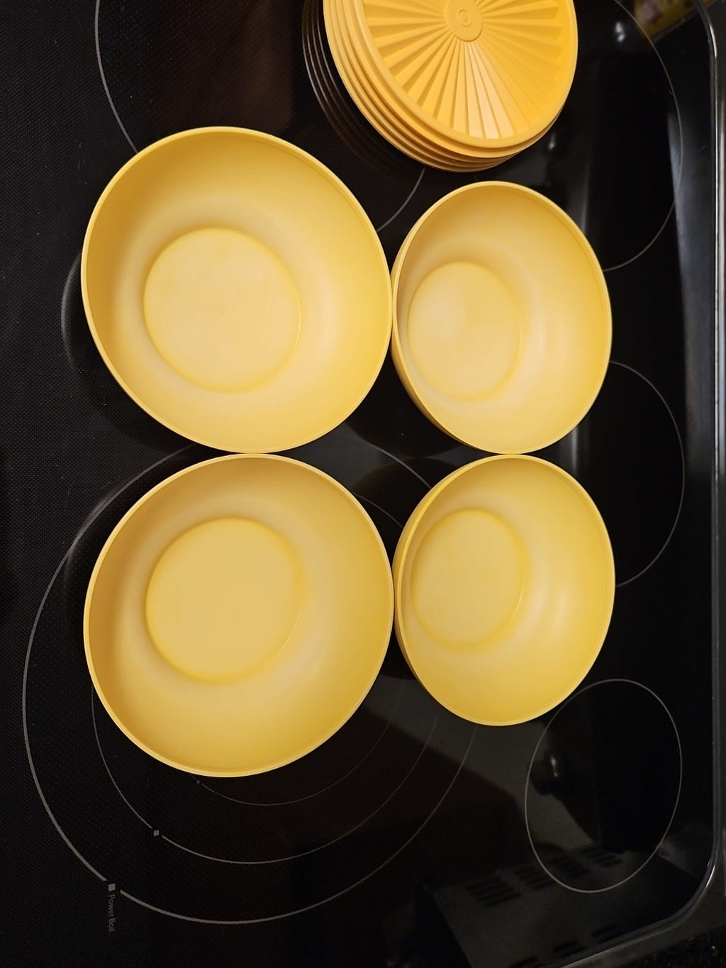 Vintage Tupperware Set Of 4 Cereal Bowls #890 Harvest Gold w/Servalier Lids