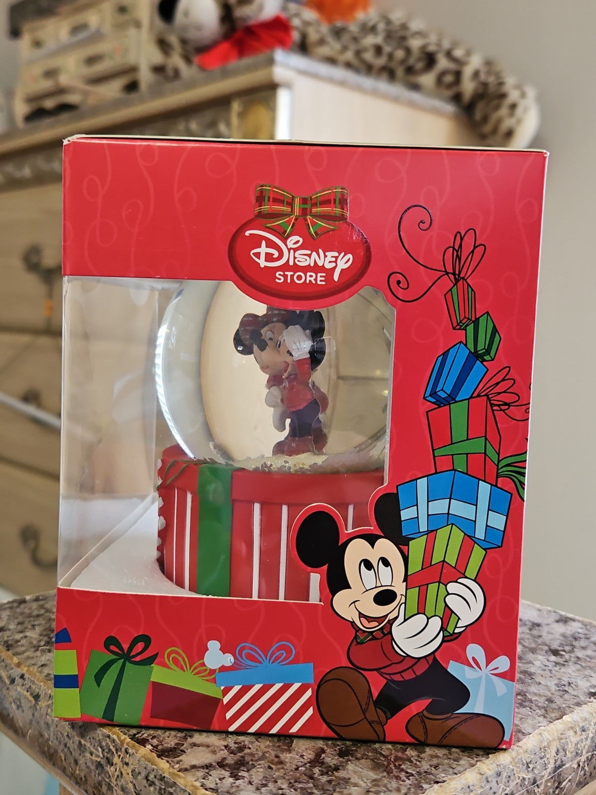 NIB 2013 Disney Store Mickey And Minnie Holiday Snow Globe