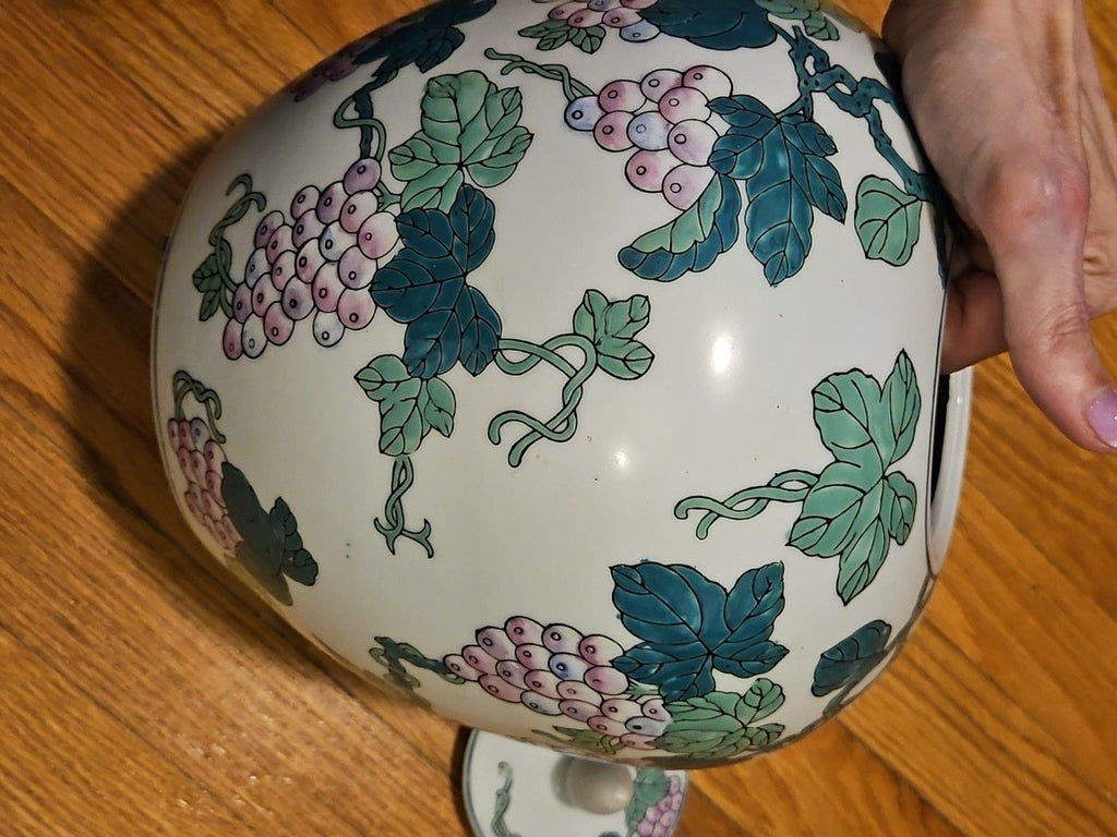 Vintage Chinoiserie Ginger Jar With Lid Purple Grape Vine & Leaves Motif 8" X 8"