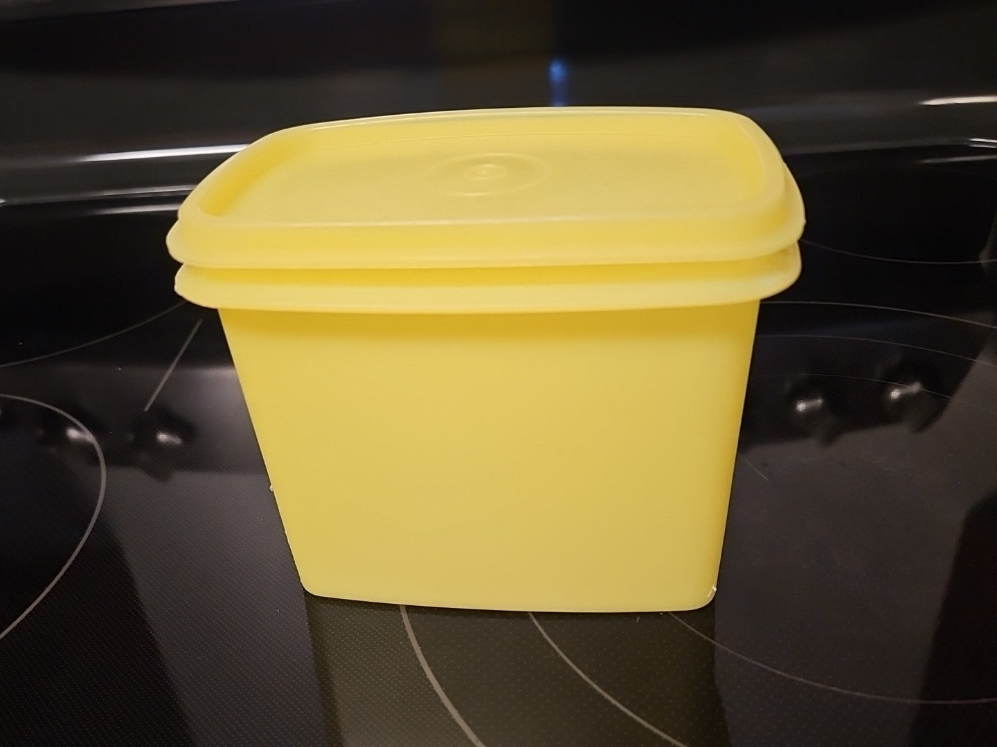 Vintage Tupperware Yellow Shelf Saver Container #1243-10 W/ #1244-13 Lid EUC