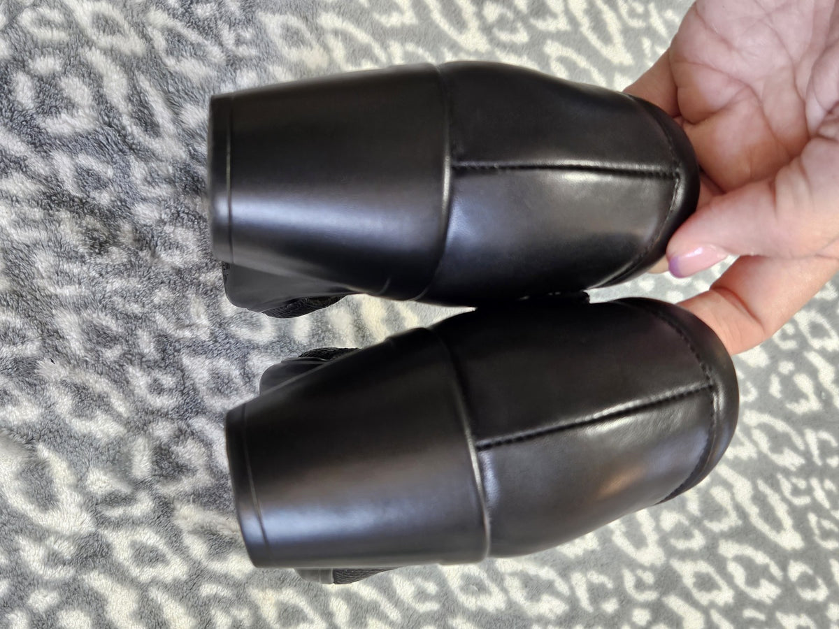 Clarks Emily Rae Women's Black Leather Ankle Strap Pump Heels Size 8M EUC