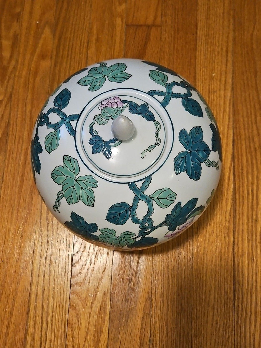 Vintage Chinoiserie Ginger Jar With Lid Purple Grape Vine & Leaves Motif 8" X 8"