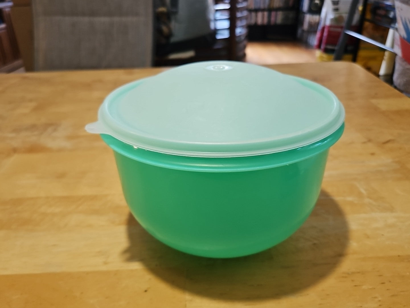 Vintage Tupperware Jadeite #1424 Crisp It Lettuce Keeper w/ Domed Lid - No Spike