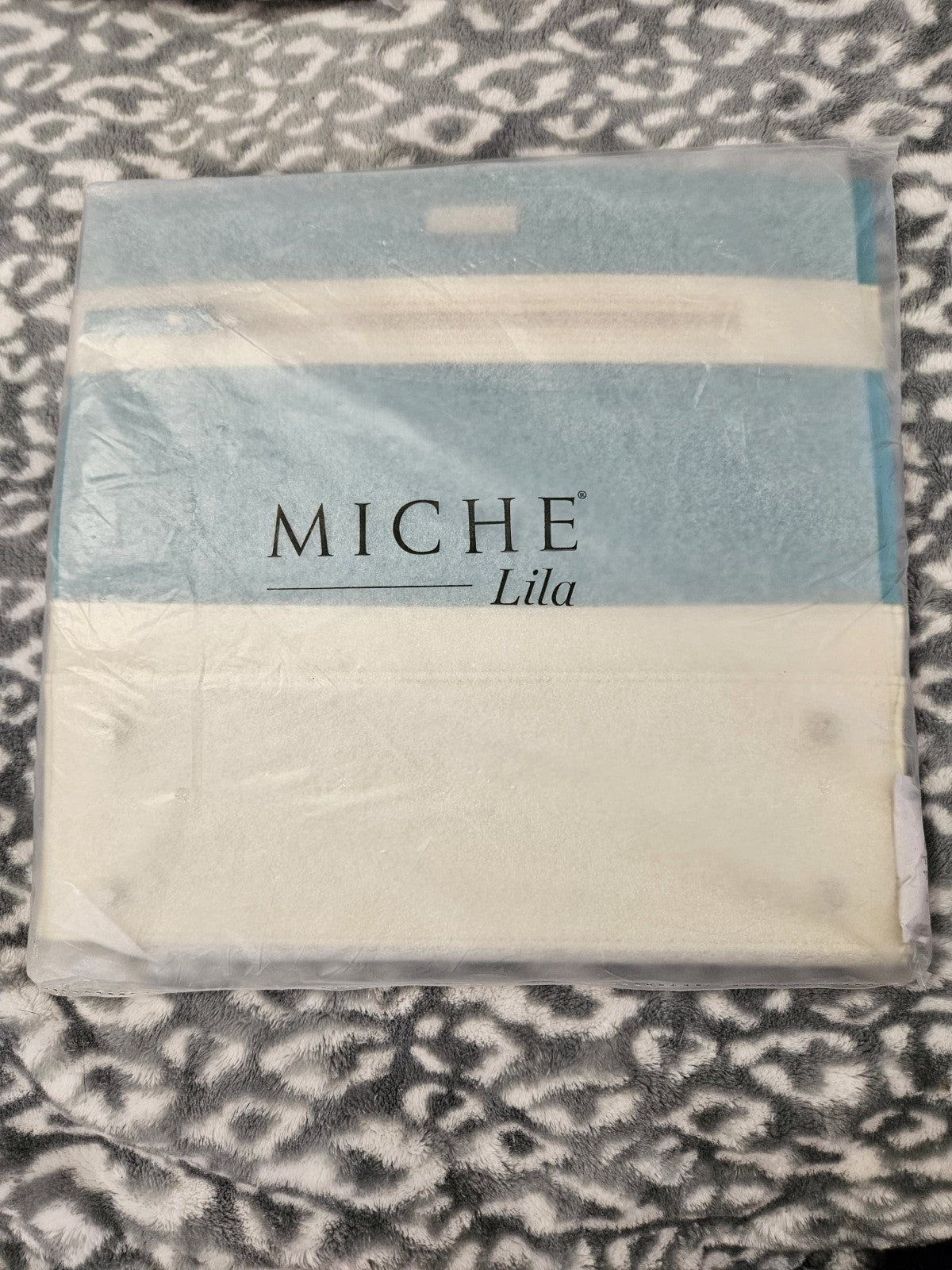 New In Package Miche Retired Lila Classic Purse Shell Teal & White Faux Leather