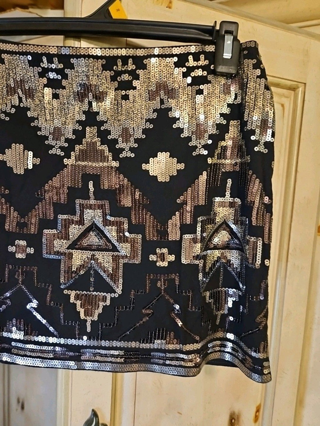 Express Aztec Geometric Print Sequin Mini Skirt Gold Black XS (27x13) Excellent