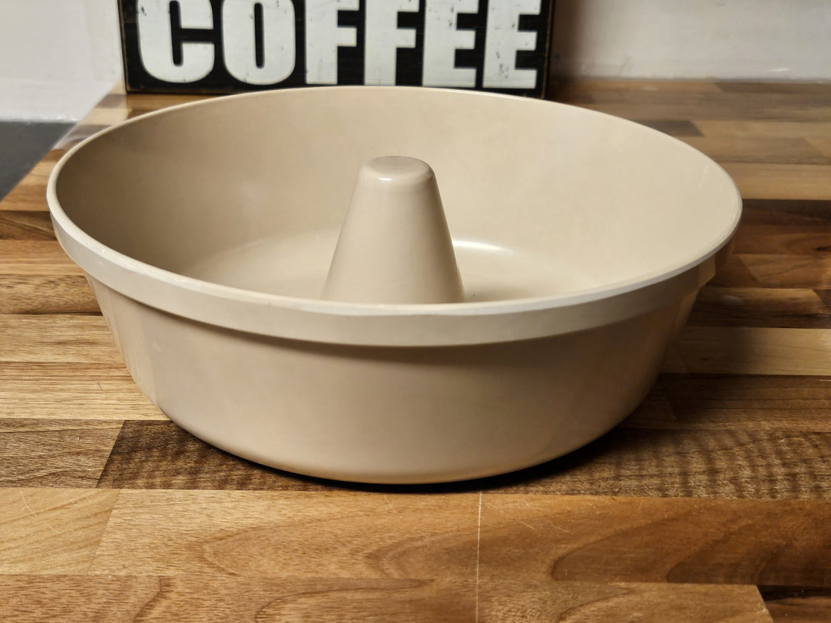 Vintage Anchor Hocking Microware Microwave Bundt Cake Pan 9" PM459-TI 484 EUC