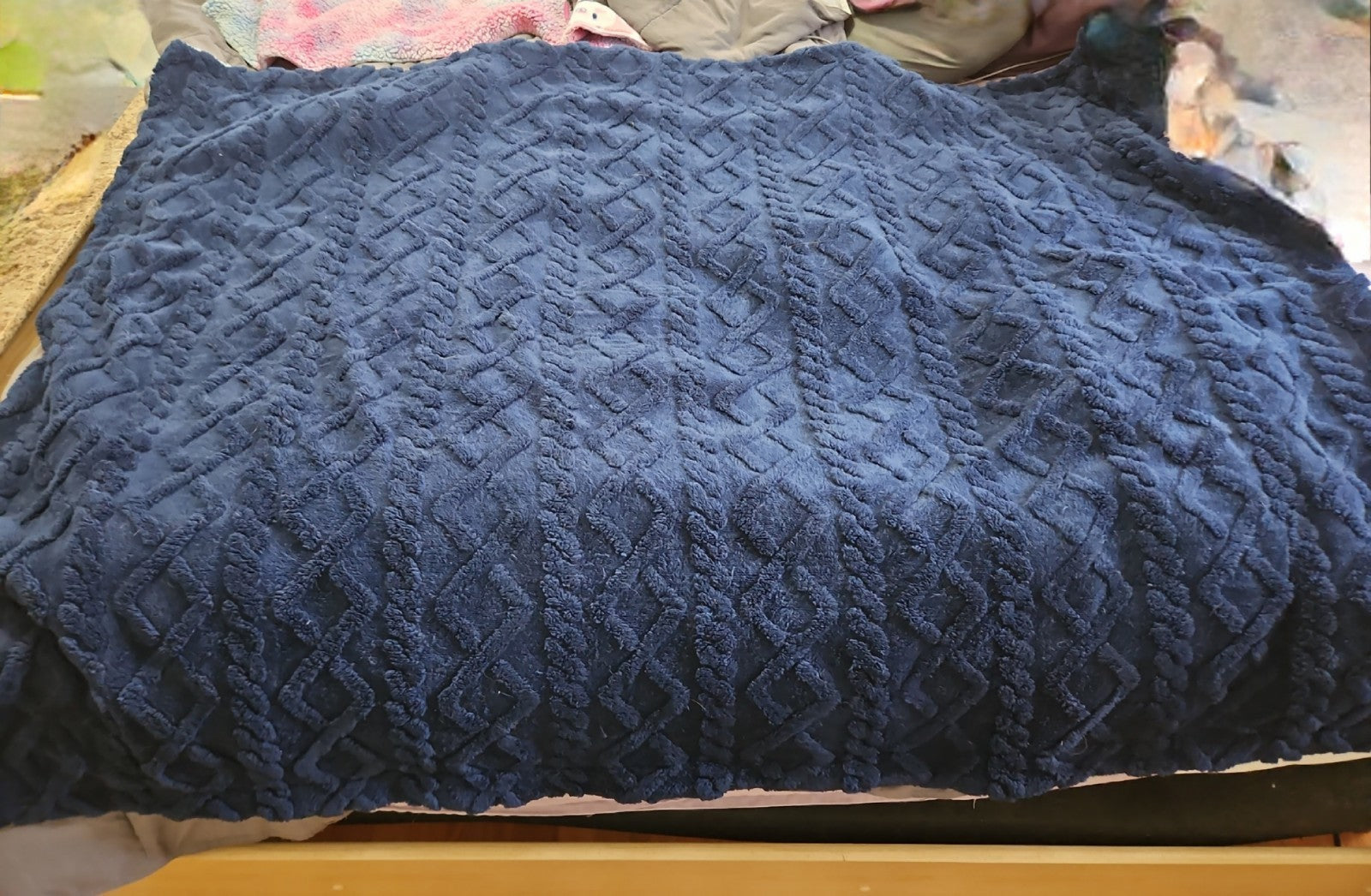 NIP Bedsure Sherpa Jacquard Reversible Throw Blanket 50"x60" Light Blue/Navy