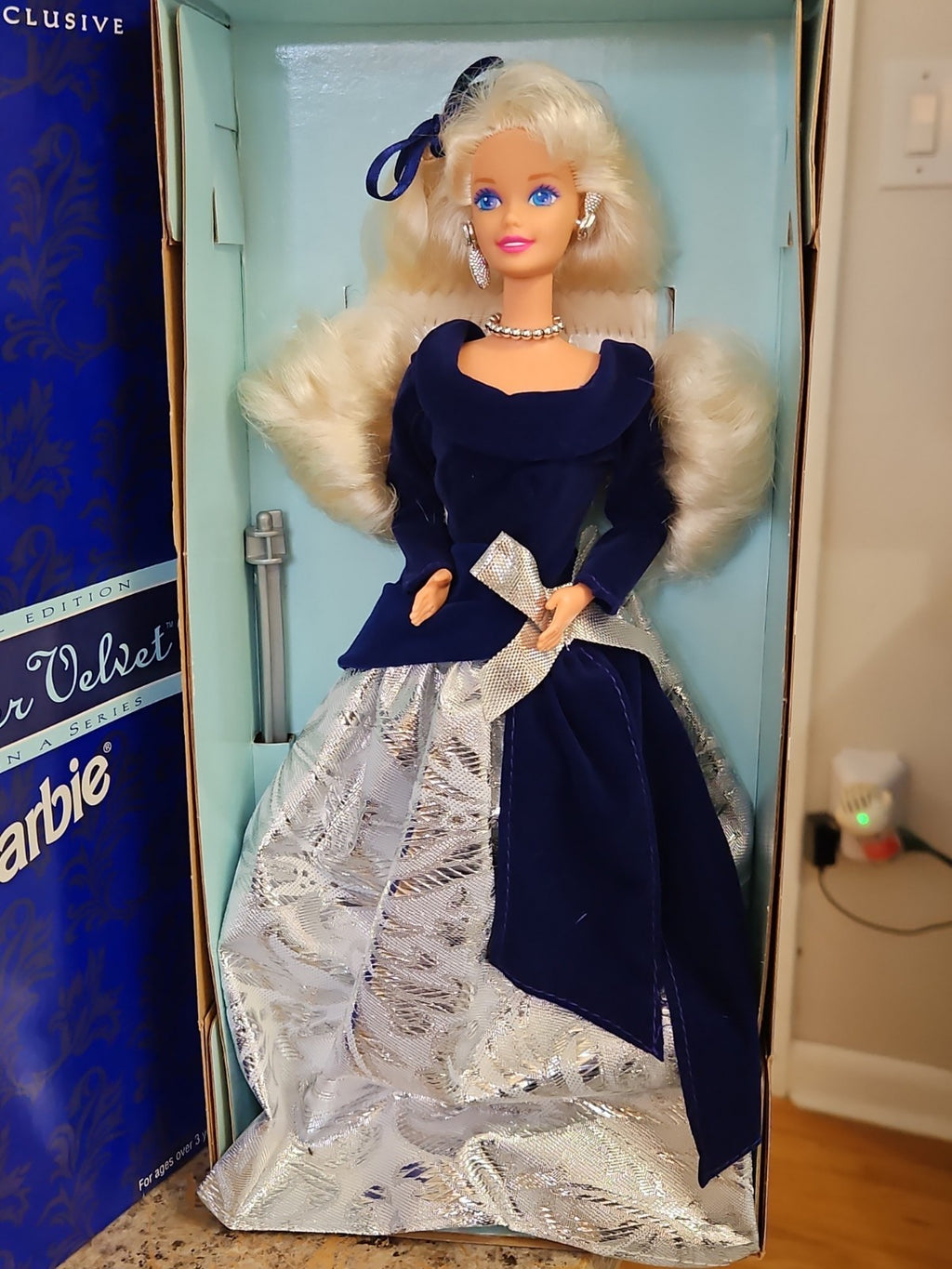 Vintage 1995 Winter Velvet Barbie Doll Avon Special Edition 15571 New NRFB