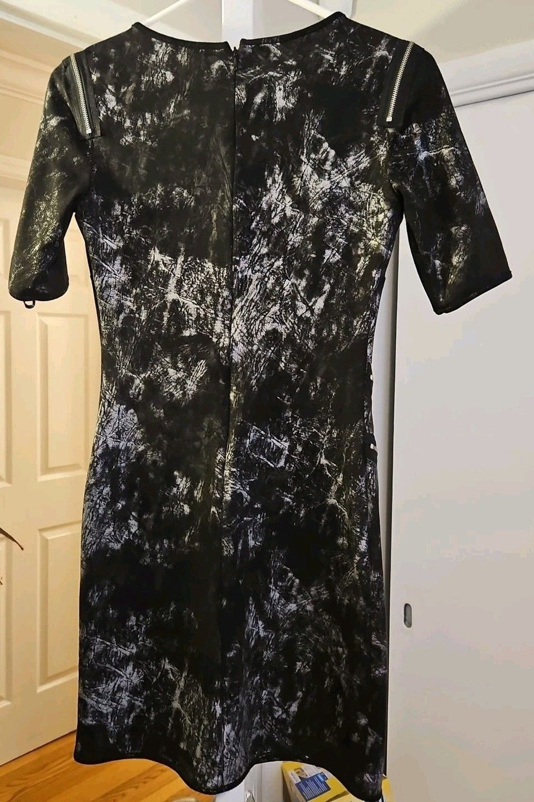 Gianni Bini Black 3/4 Sleeve Black & Silver Dress Zipper Accents Size 0