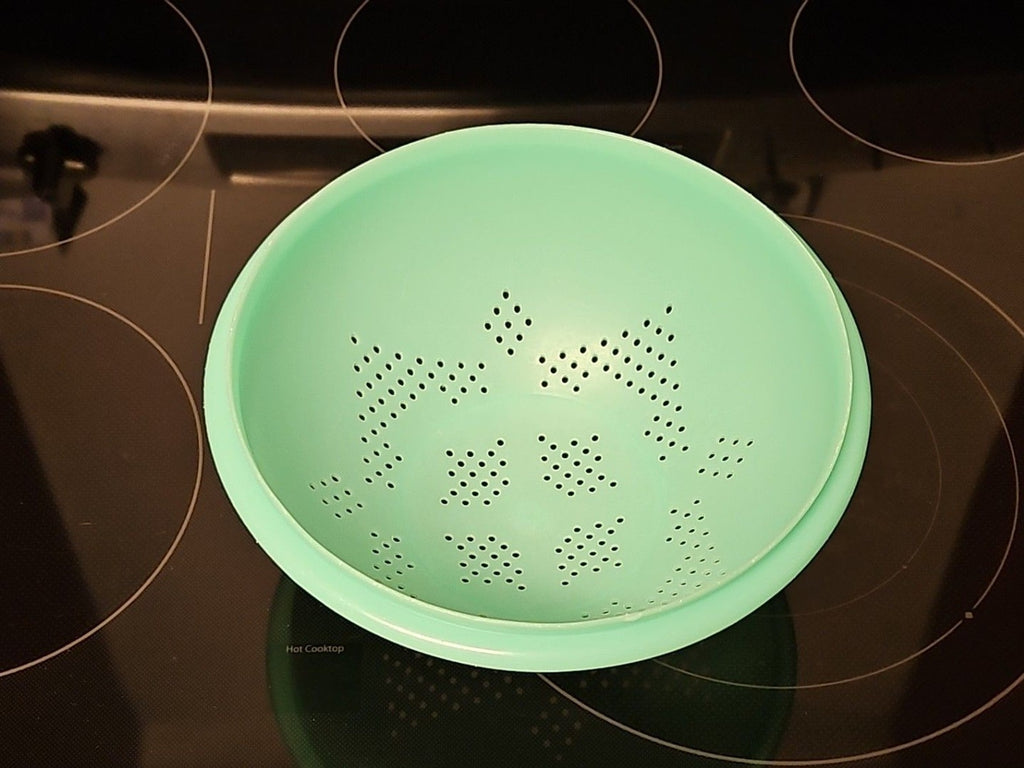 Vintage Tupperware Pasta Strainer Colander  Jadeite Green Footed 9''