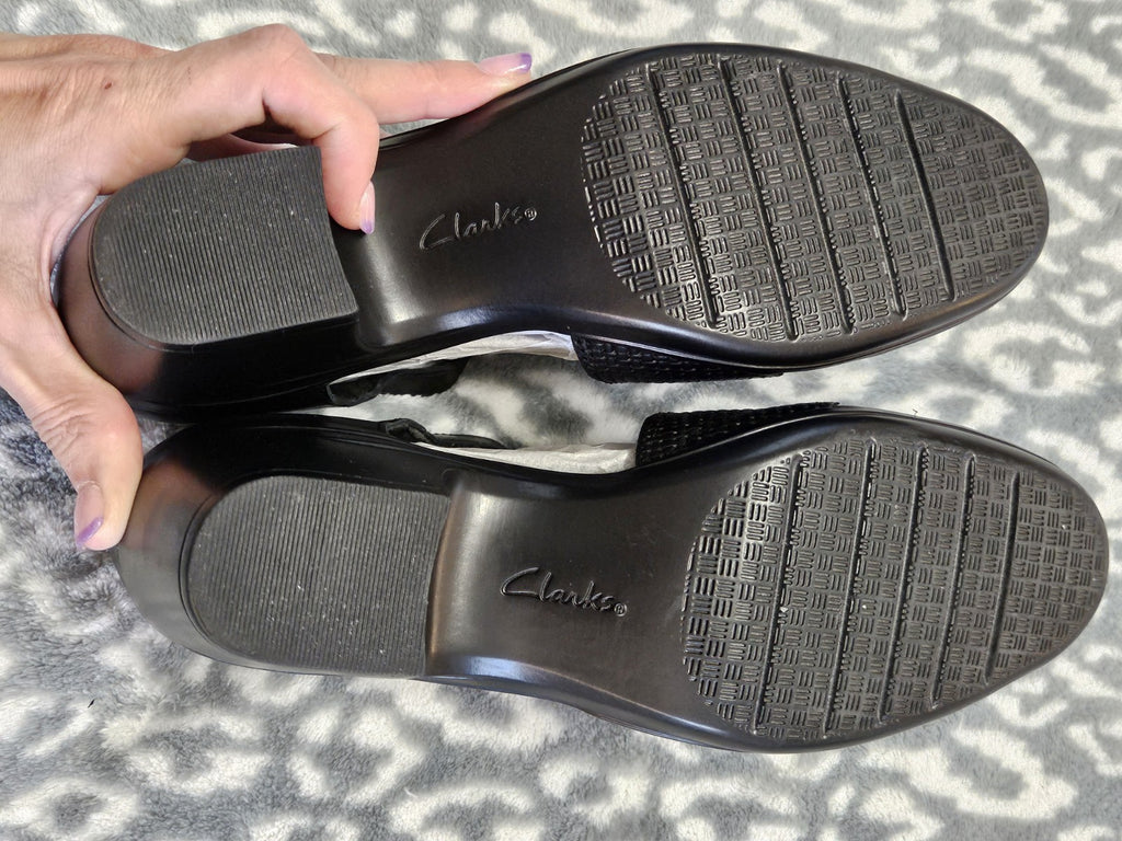 Clarks Emily Rae Women's Black Leather Ankle Strap Pump Heels Size 8M EUC