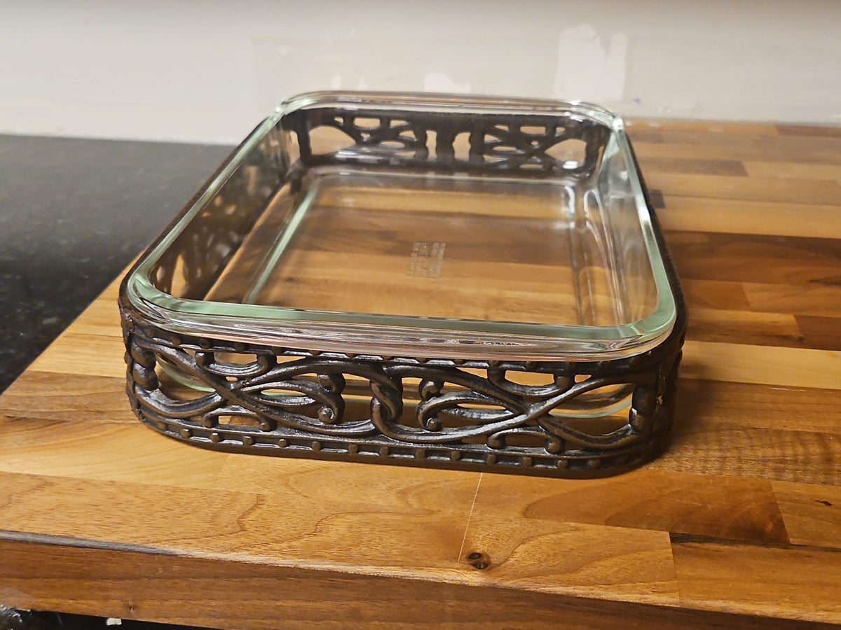 Southern Living at Home Clairmont Casserole Caddy With Vintage Pyrex 9x13 Dish