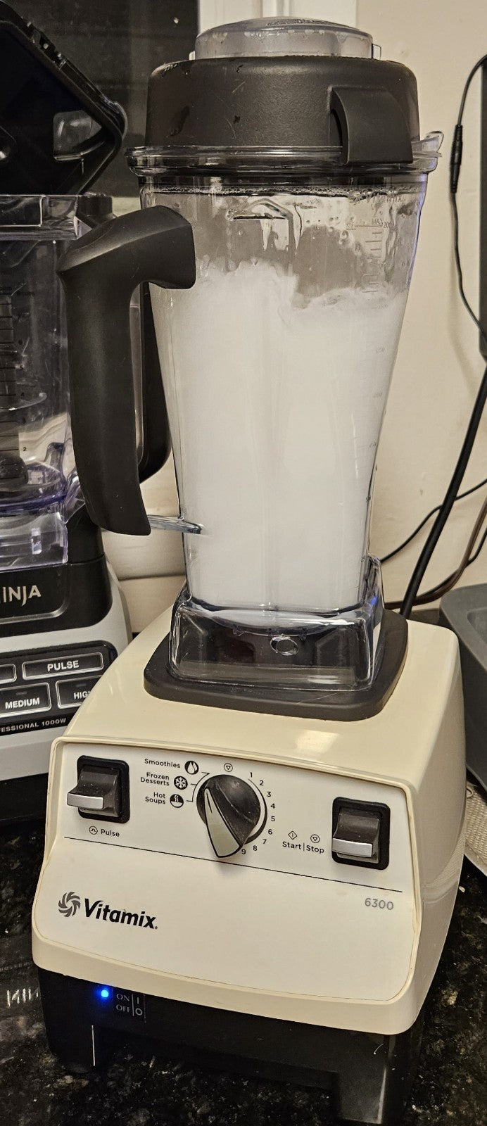 Vitamix 6300 Model VM0102B W/ 64oz & 32oz Pitchers & Lids No Tamper - Works!