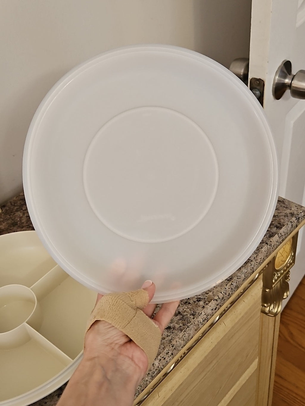 Tupperware Serve-It-All Divided Veggie Tray Snack Relish Tray #1708 w/ Lid #1709