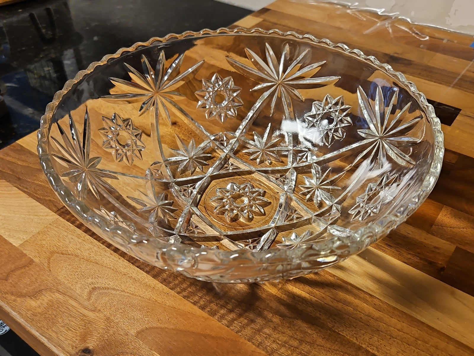 Vintage EAPC Anchor Hocking Star Burst Pressed Glass Bowl 10.75" Round EUC