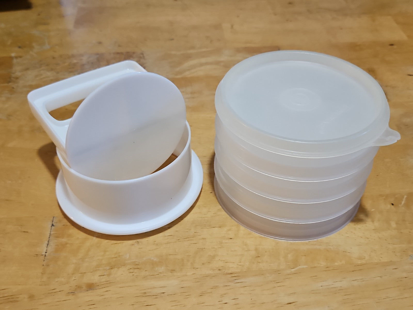 Set of 4 Vintage Tupperware Sheer Hamburger Keepers #882 W/ Lid & Press