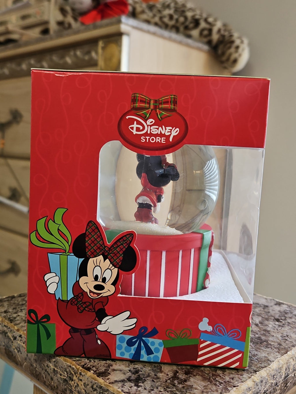 NIB 2013 Disney Store Mickey And Minnie Holiday Snow Globe