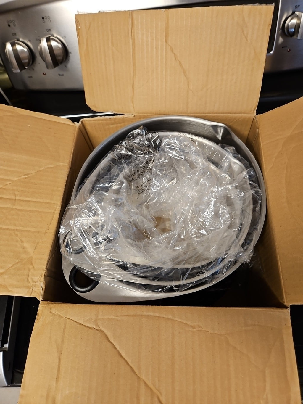 New In Box Pampered Chef Set of 3 Stainless Steel Mixing Bowls & Lids #1735