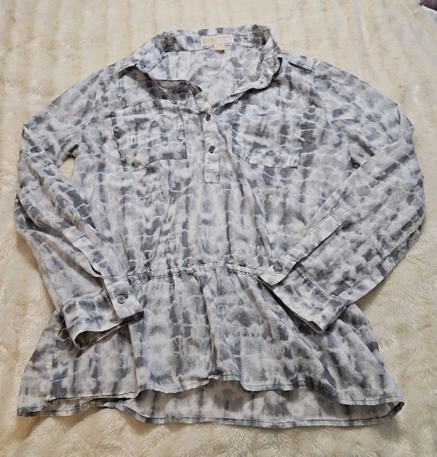 Michael Kors Blouse Henley Neck Ruffle Waist Sz L Grey & White
