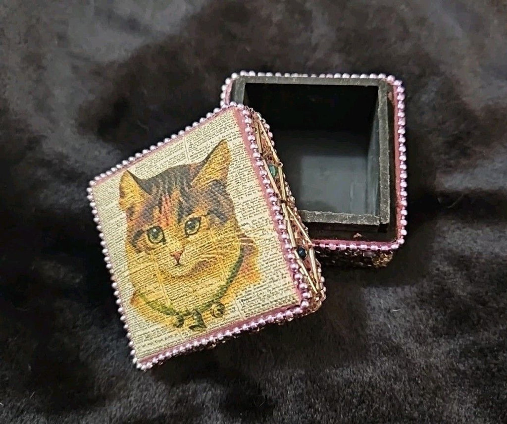 Cute Vintage Look Painted Beaded Trinket  Box With Cat Image And Wooden Inside