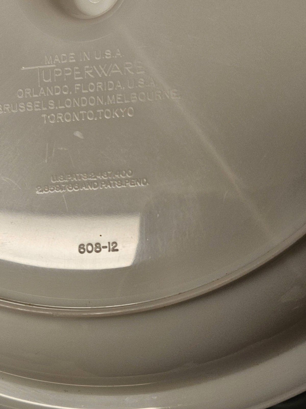 Vintage Tupperware White Suzette Divided Serving Tray With Lid 608-12 Excellent