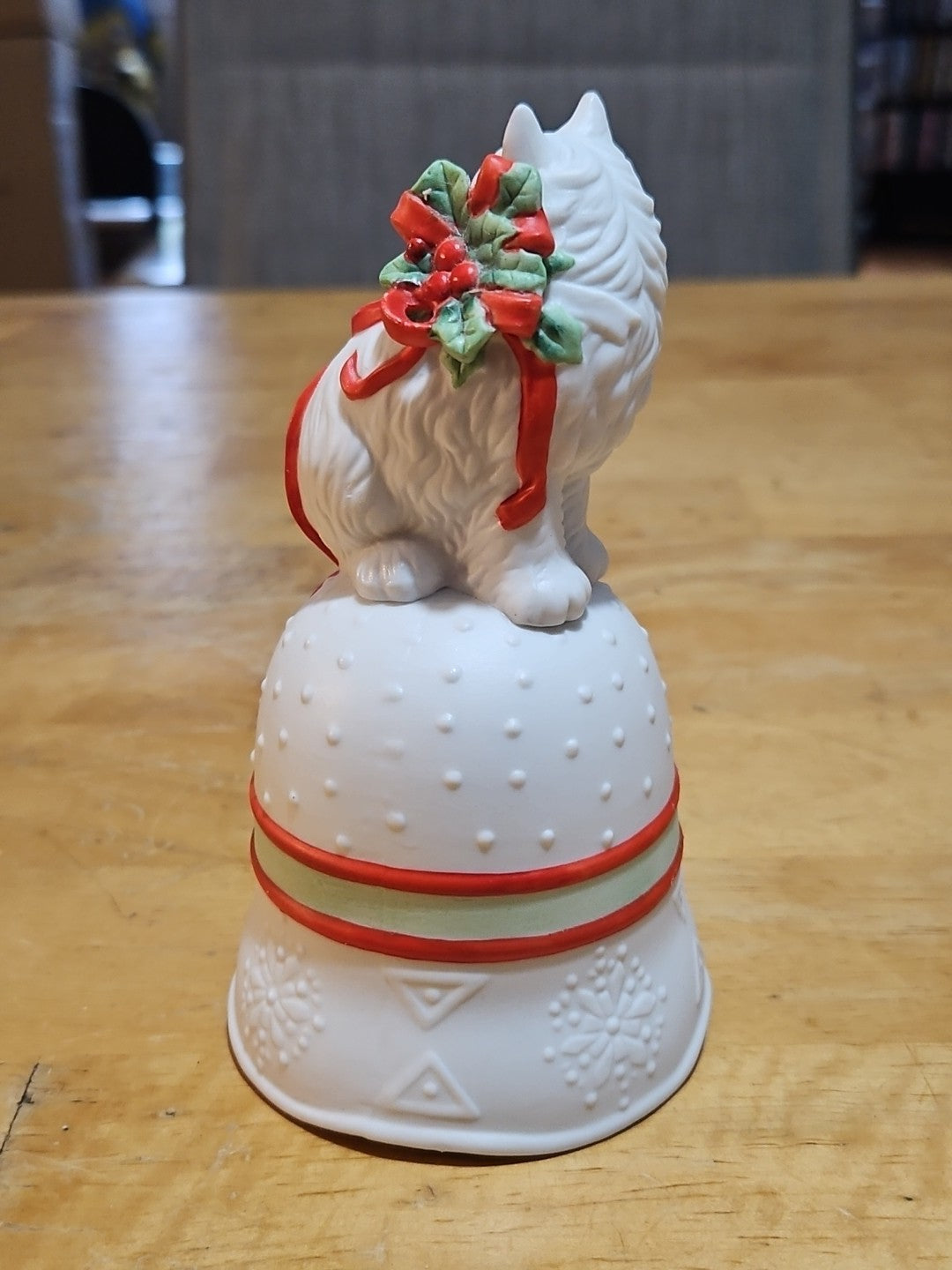 Vintage 1988 Enesco White Cat with Holly Bow Holiday Bell EUC
