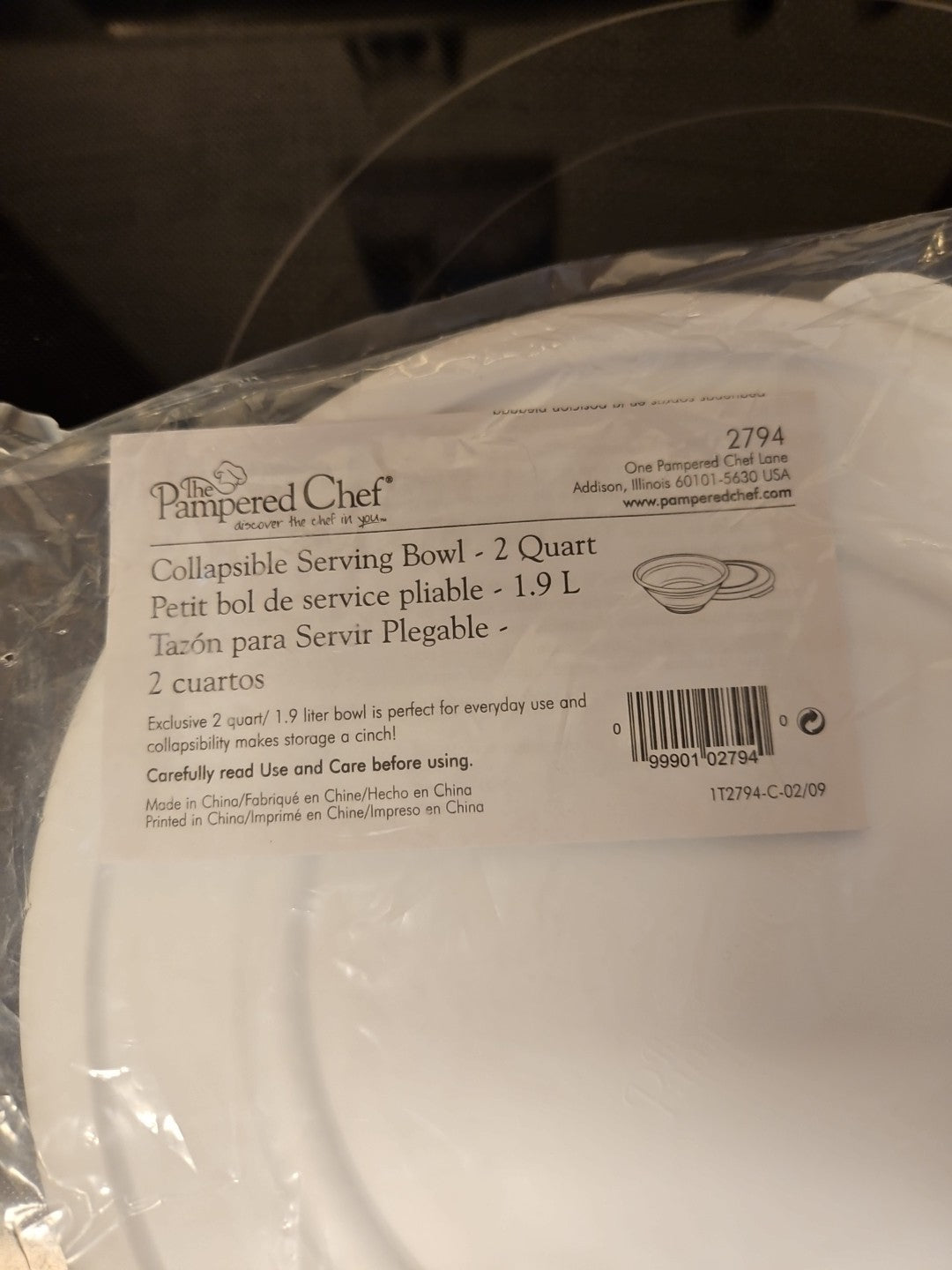 New Pampered Chef 2 Quart Collapsible Serving Bowl & Lid Silicone Green White