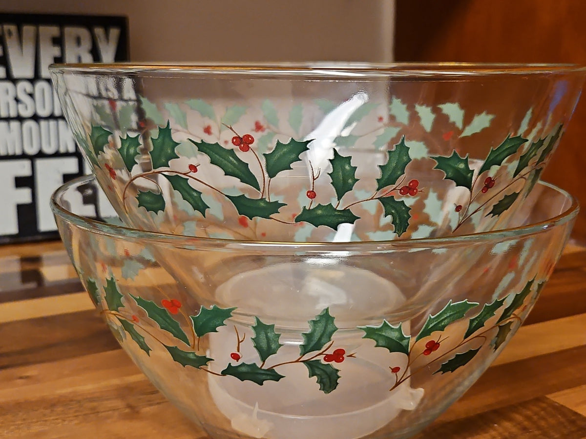 Lot Of 2 Arc France Christmas “ Holly Berry” Serving Bowls 9” 22k gold trim