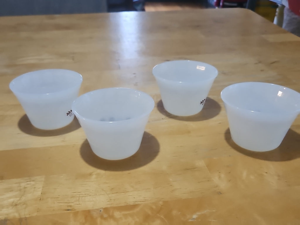 Set of 4 Vintage Dynaware Pyr-O-Ray Milk Glass Custard Cups Brown Daisy
