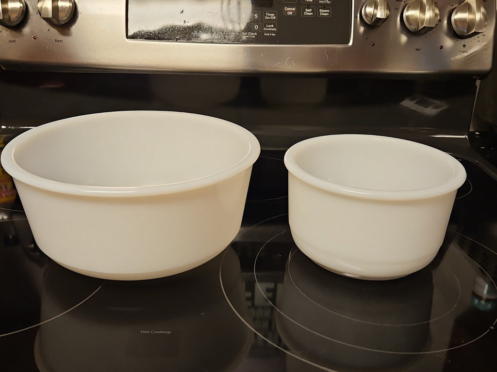 Set Of 2 Vintage Nesting Milk Glass Mixing Bowls Unmarked 9" & 6.5"