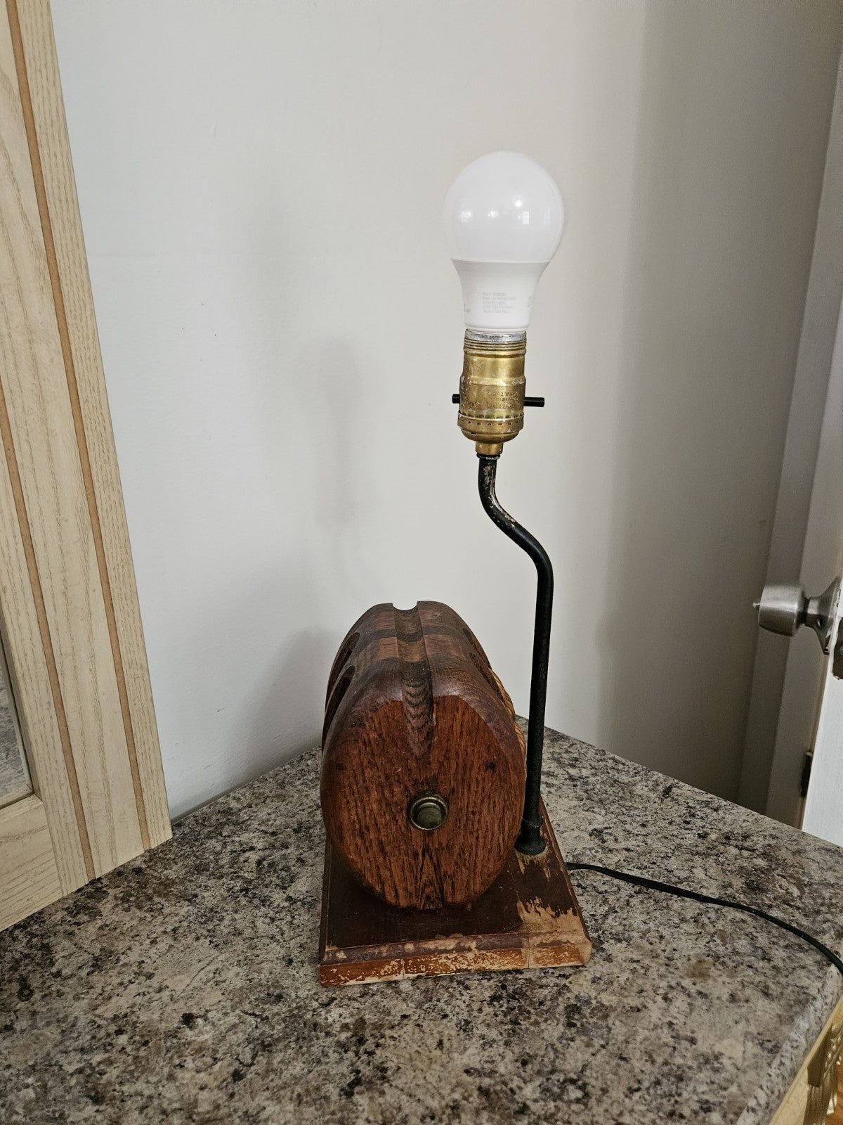 Vintage MCM Nautical Wooden Anchor Pulley Rope Table Lamp - Works!