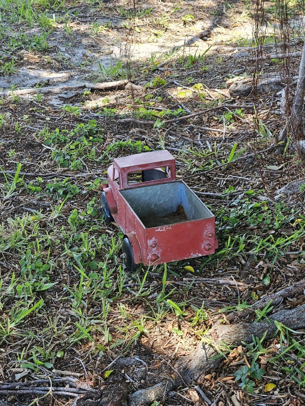 Little Red Farm Truck Rustic Country Chic Metal Garden Planter Pot 15" x 8"