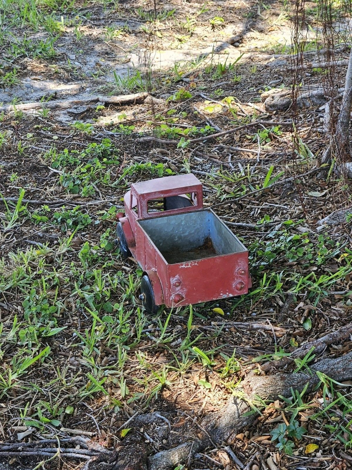 Little Red Farm Truck Rustic Country Chic Metal Garden Planter Pot 15" x 8"