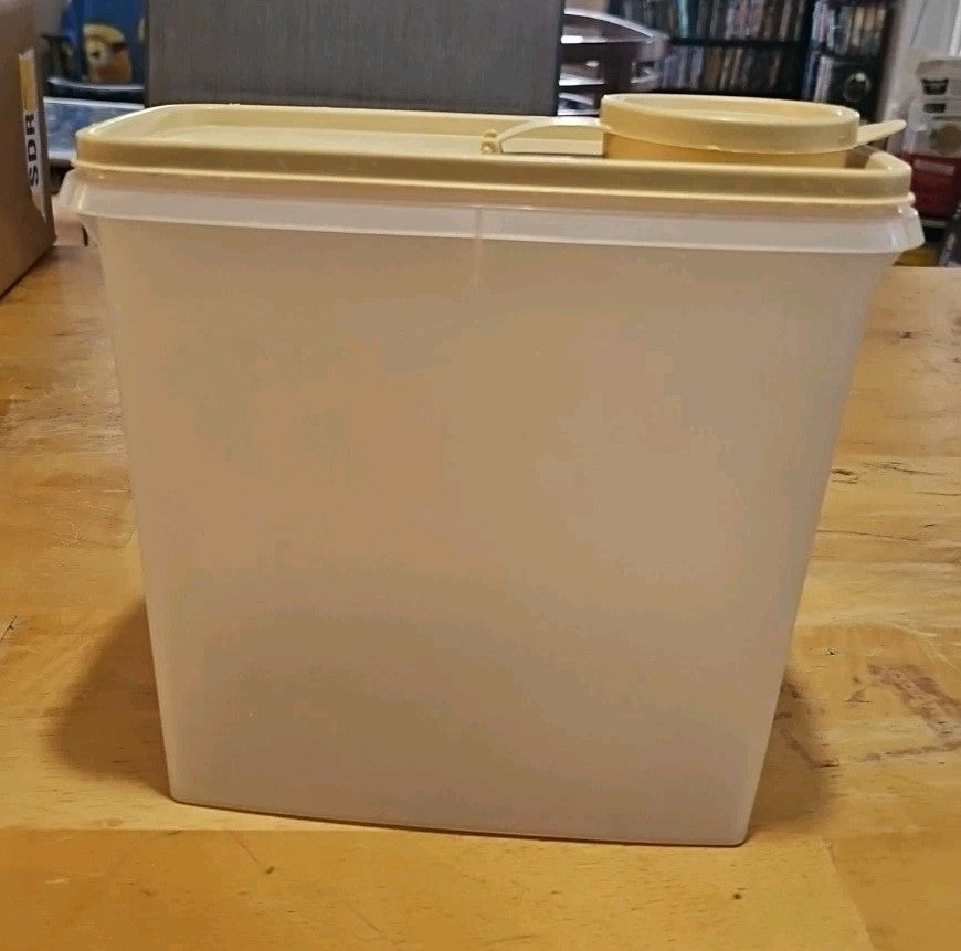 Vintage Tupperware #469 Rectangular Cereal Storage Container W Gold Lid #470