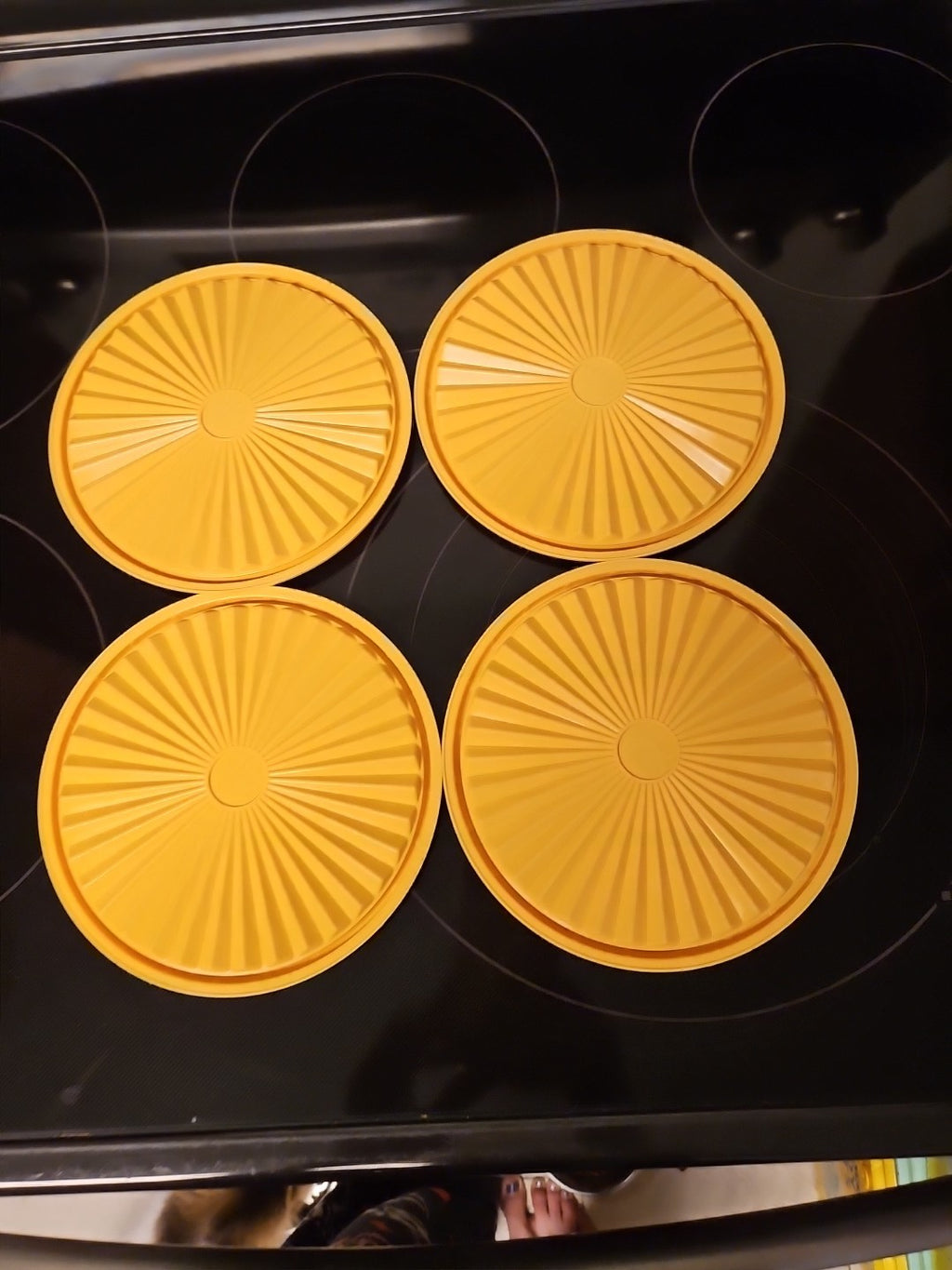Vintage Tupperware Set Of 4 Cereal Bowls #890 Harvest Gold w/Servalier Lids