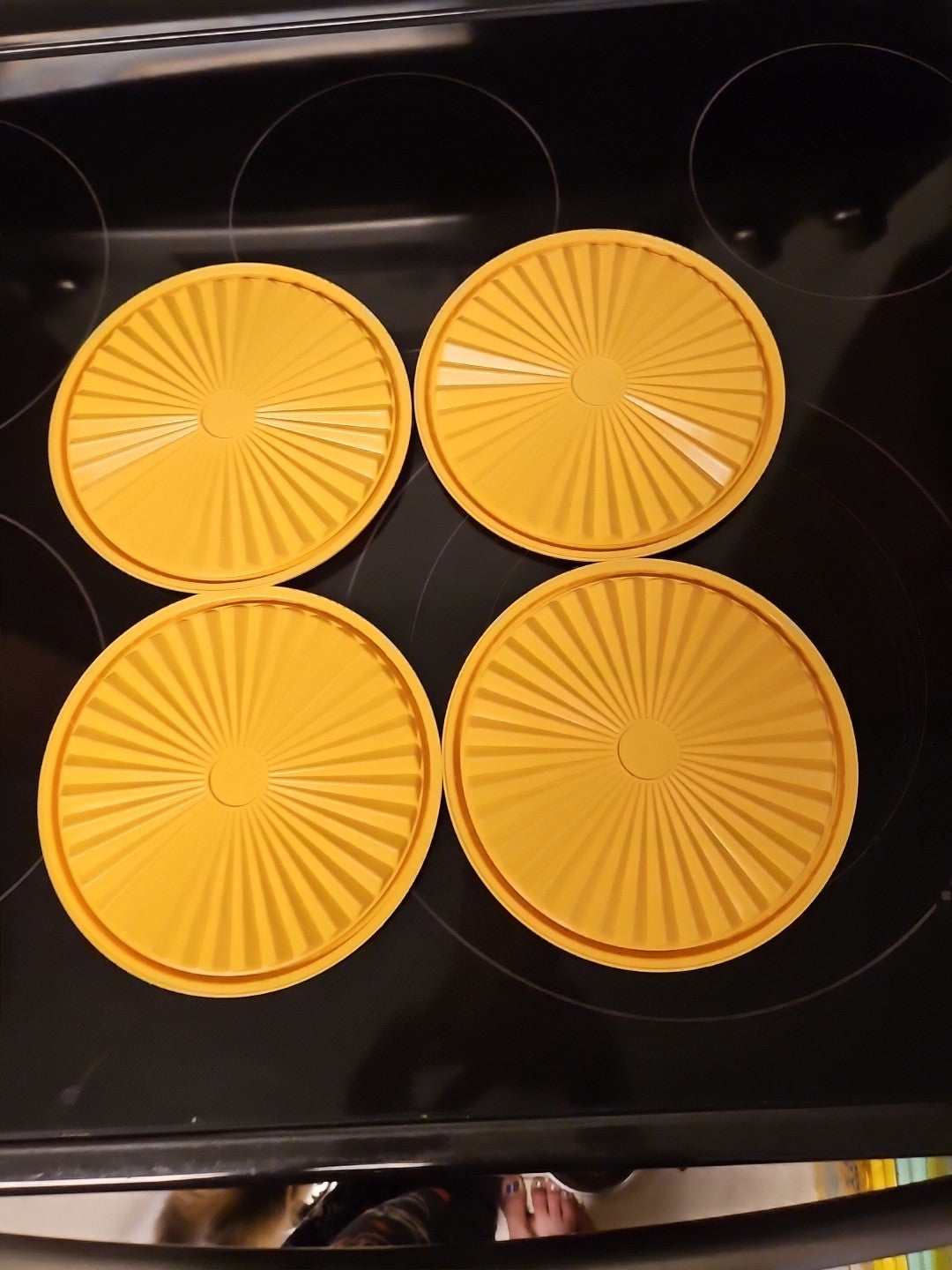 Vintage Tupperware Set Of 4 Cereal Bowls #890 Harvest Gold w/Servalier Lids