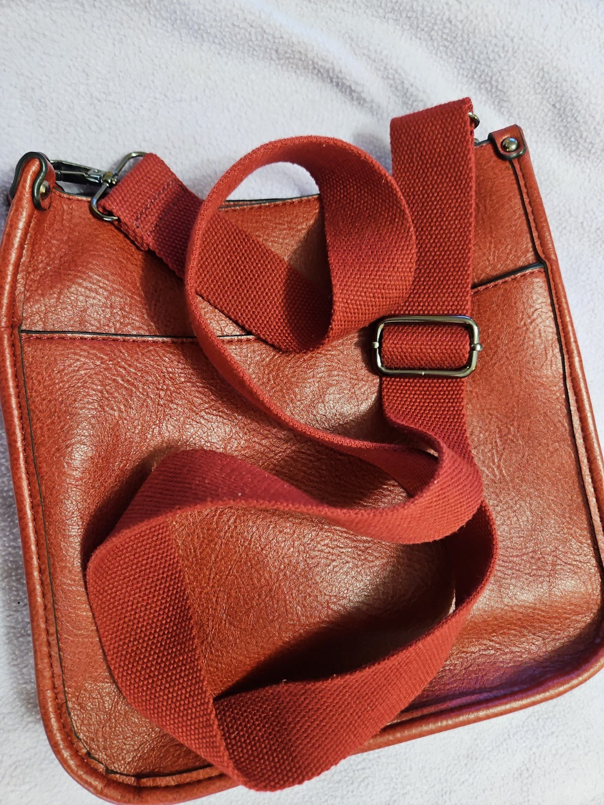 Jen & Co. Posie Vegan Leather Crossbody Rust Red Color EUC