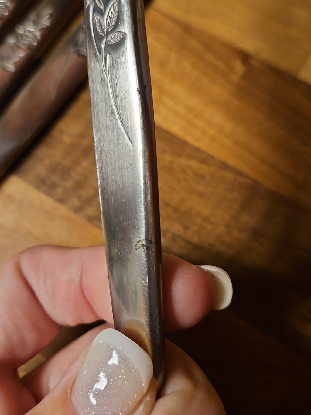 Set Of 8 Stainless Steel Japan Dinner Knives Elegant Indented Rose Pattern EUC