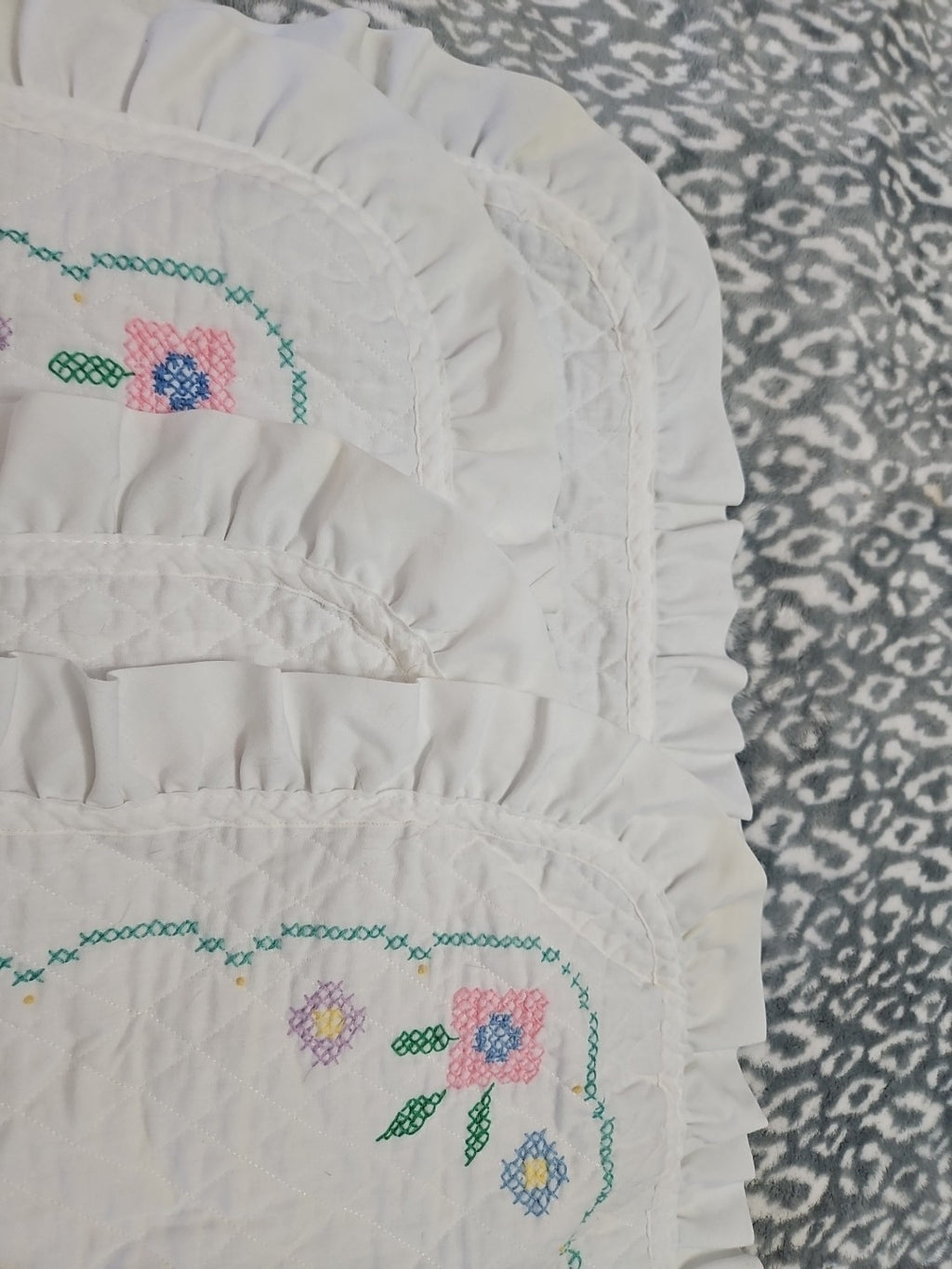 Handmade Baby Blanket Embroidered Cross Stitch Bunnies Ruffled Edge 42" X 33"