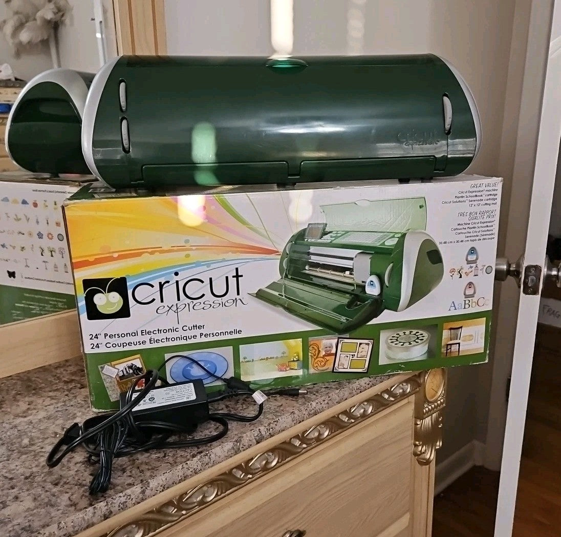 Cricut Expression CREX001 WM Green 29-1035 Electronic Cutting Machine READ
