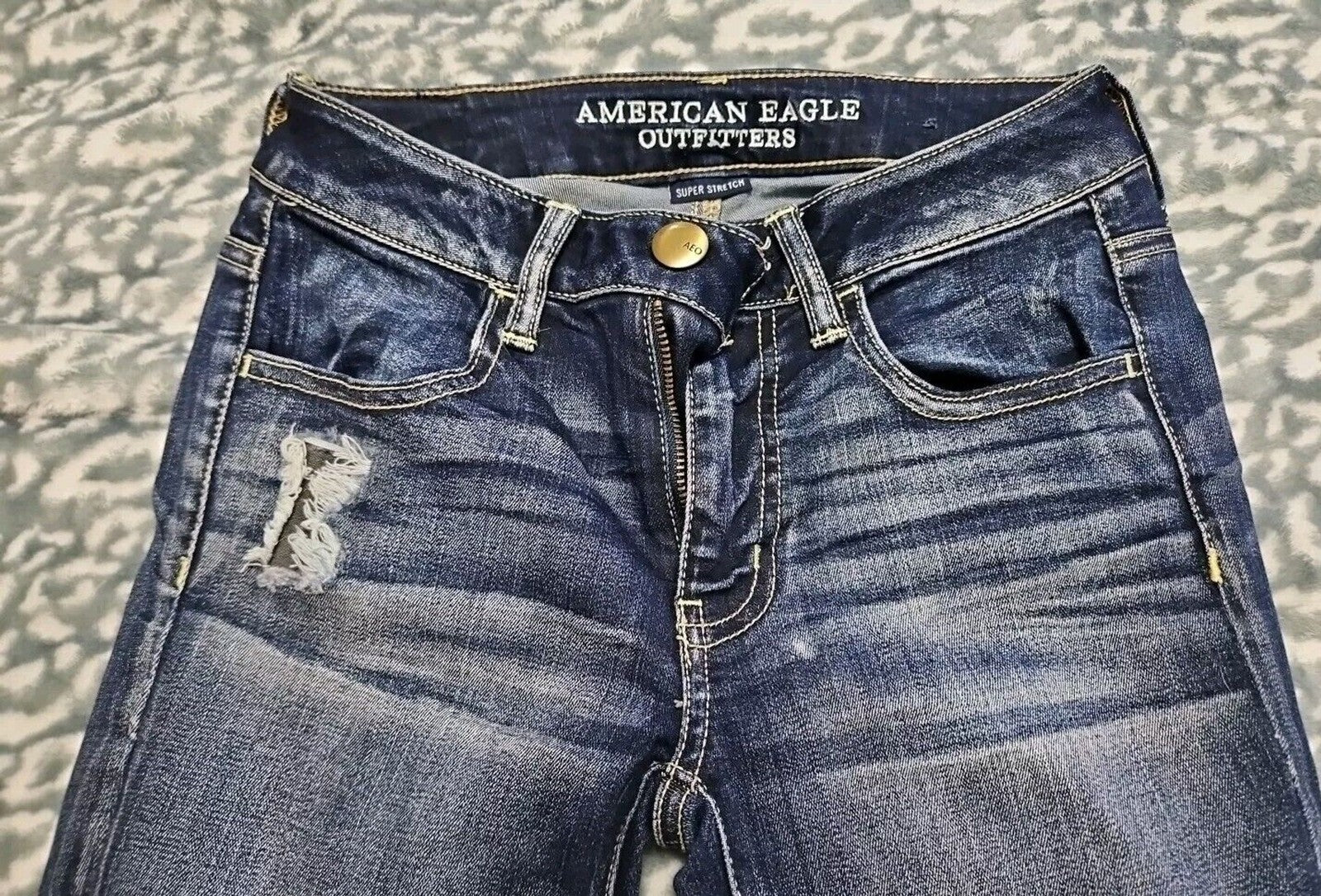 American Eagle Stretch Jeggings Size 2 Distressed Jeans Patch Detail