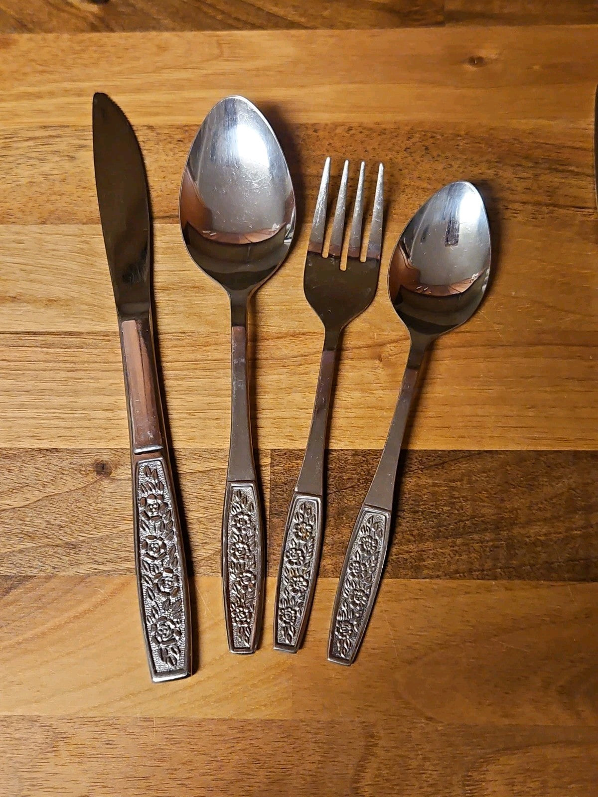 Vintage CustomCraft Stainless Steel Flatware CUS10 4 Pc Service For 2 Roses